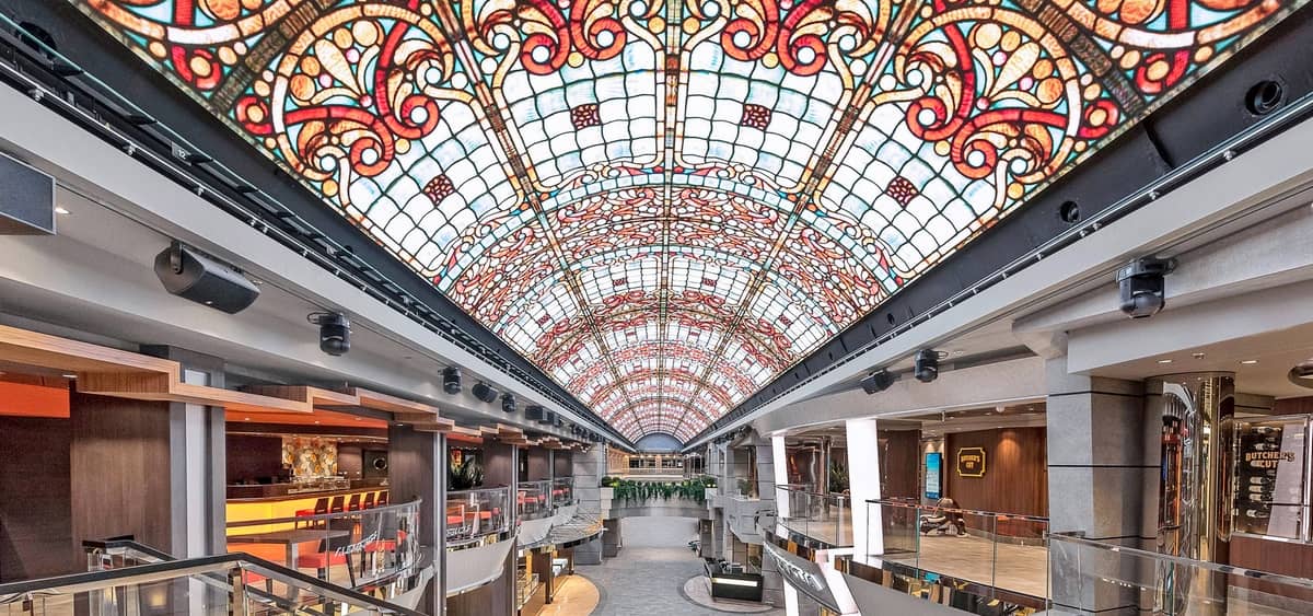 1- GALLERIA MERAVIGLIA <br> EL CORAZÓN PALPITANTE DEL BARCO