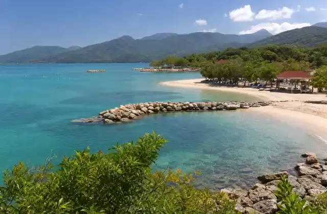 En Columbus Cove